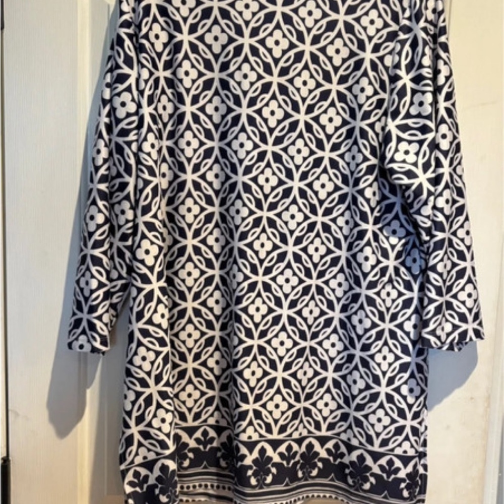 Slinky Brand Black and White Floral Tunic - Picture 5 of 6